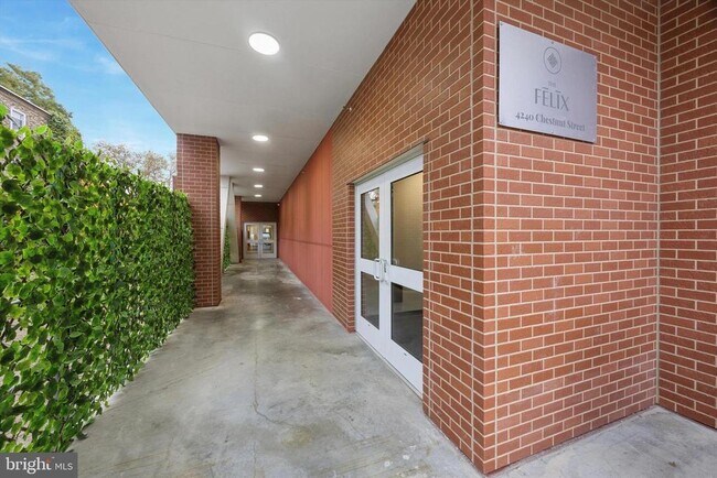 Building Photo - 4240 Chestnut St