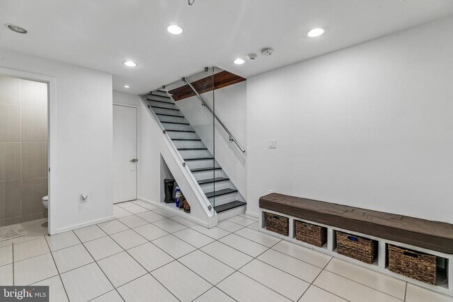 Building Photo - 2053 Pemberton St