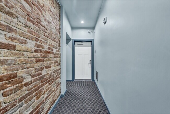 Building Photo - Furnished 2-Bedroom, 2-Bath Apartment near the Medical Campus