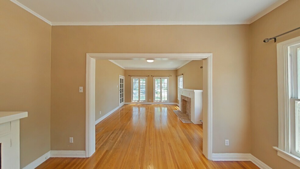 Living room - 207 W Windsor Rd