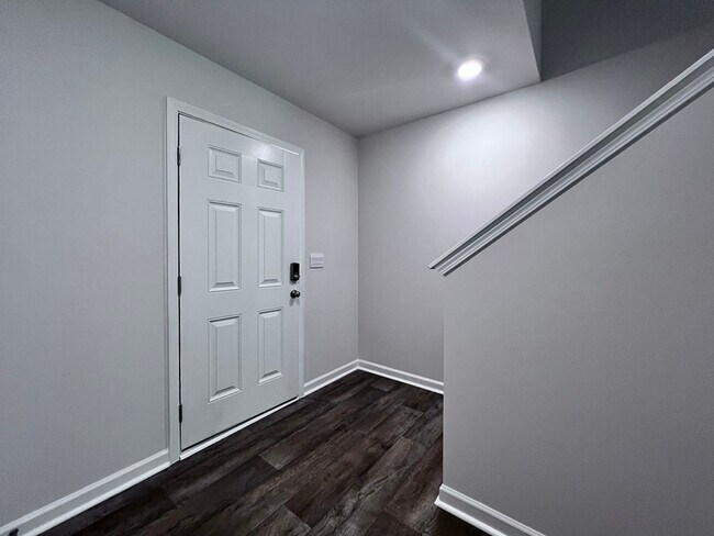 Building Photo - 258 Palm Dr