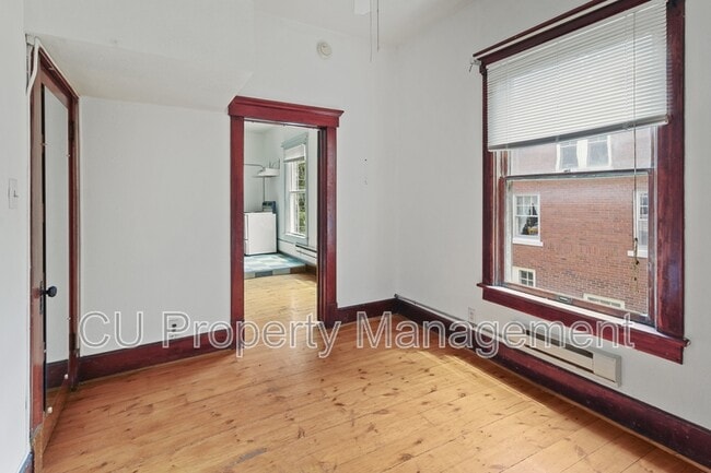 Building Photo - 512 W Clark St
