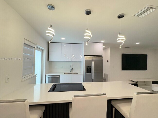 Building Photo - 937 SW 18th Ct