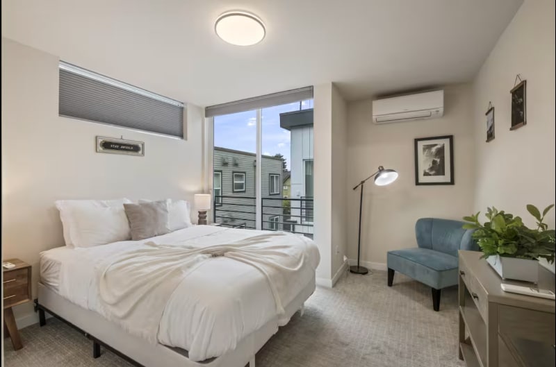 Building Photo - 8839 Midvale Ave N