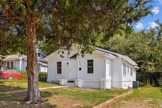 Building Photo - Newly Renovated 3 Bedroom 2 Bathroom Home