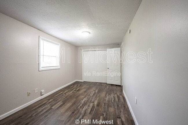 Building Photo - 1519 E Mills Ave