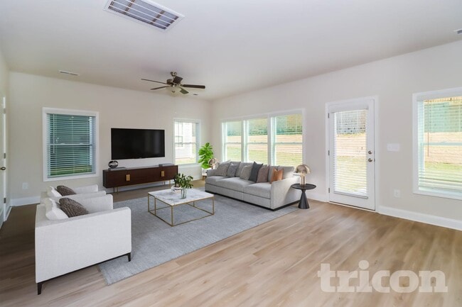 Building Photo - 116 Queenshall Rd