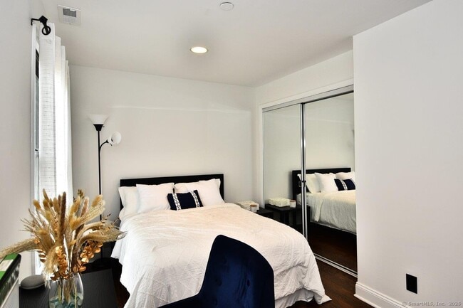 Building Photo - 178 Flax Hill Rd