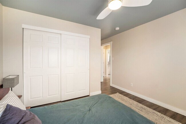 Building Photo - Updated 2 Bed 1 Bath Townhome in Clayton Neighborhood