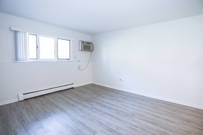 Building Photo - 126 W Washington St