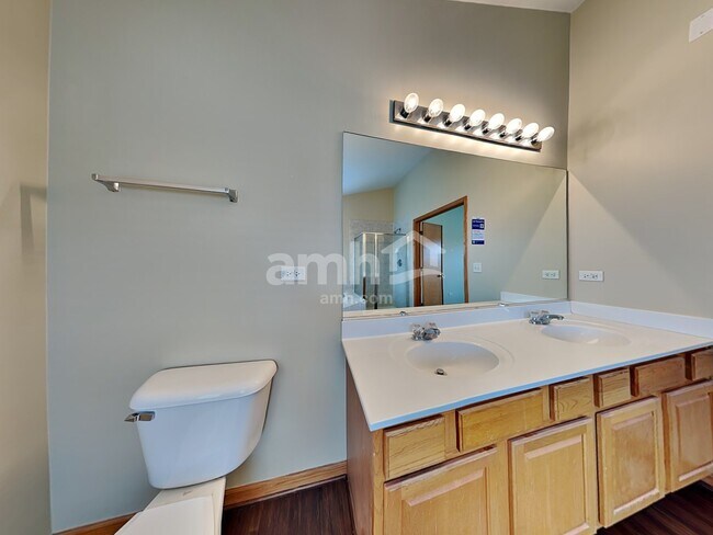 Building Photo - 1300 Broadlawn Dr