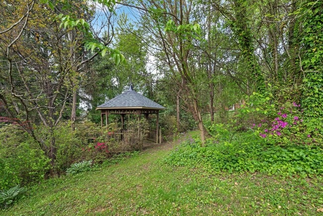 Building Photo - Nice Brick Ranch in Arden - New Back Deck!
