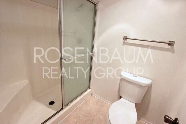 Building Photo - 828 E Junction St