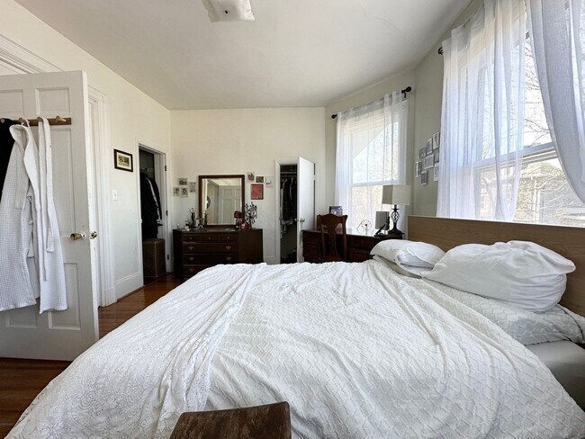 Building Photo - 46 Dana St