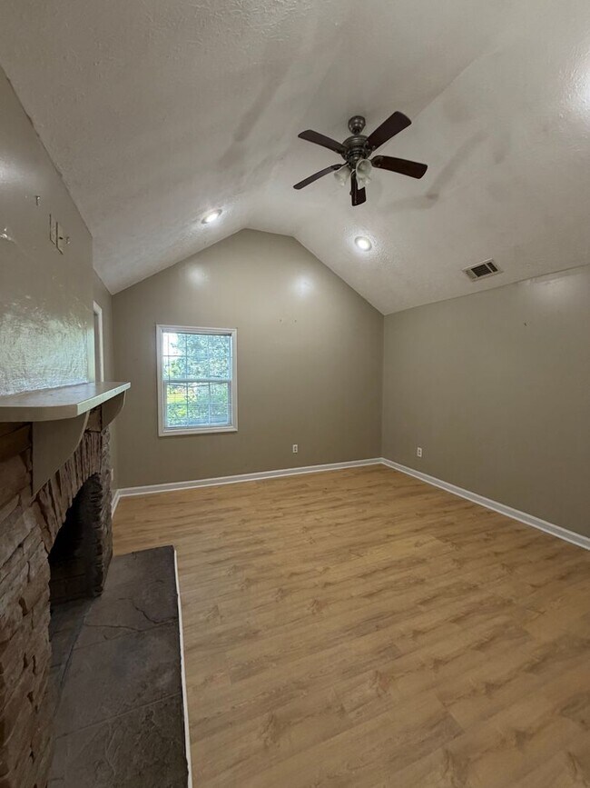 Building Photo - 503 Lake Condy Rd