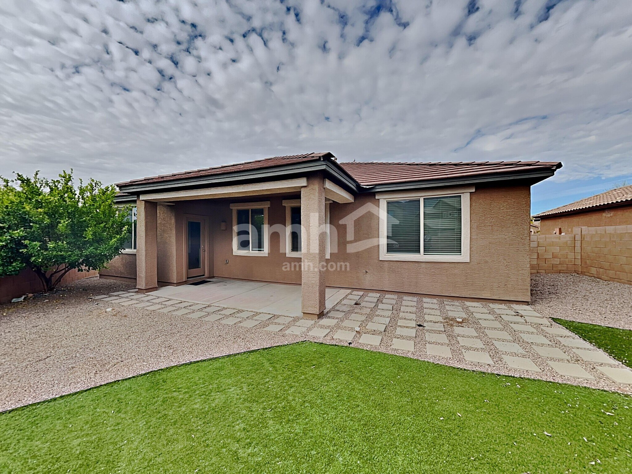 Building Photo - 10824 N Avenida Vallejo