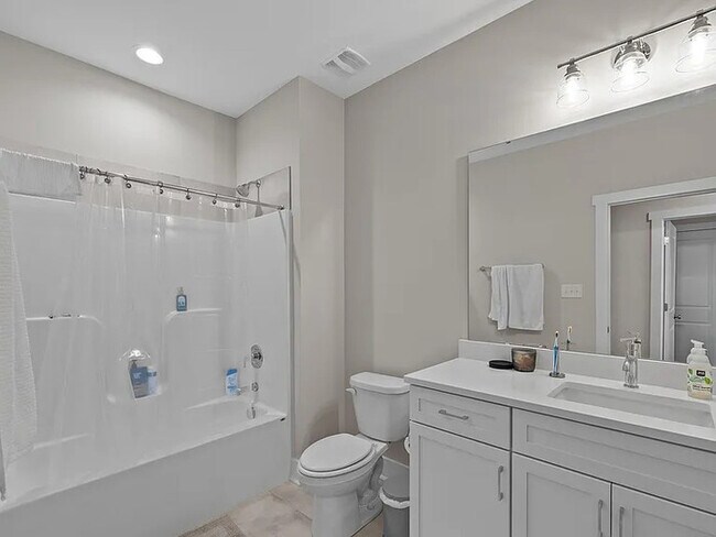 Building Photo - Lease OR Lease to Own