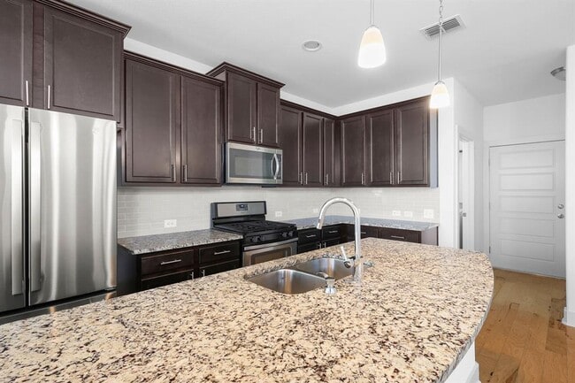 Building Photo - 7208 Bertram Ct