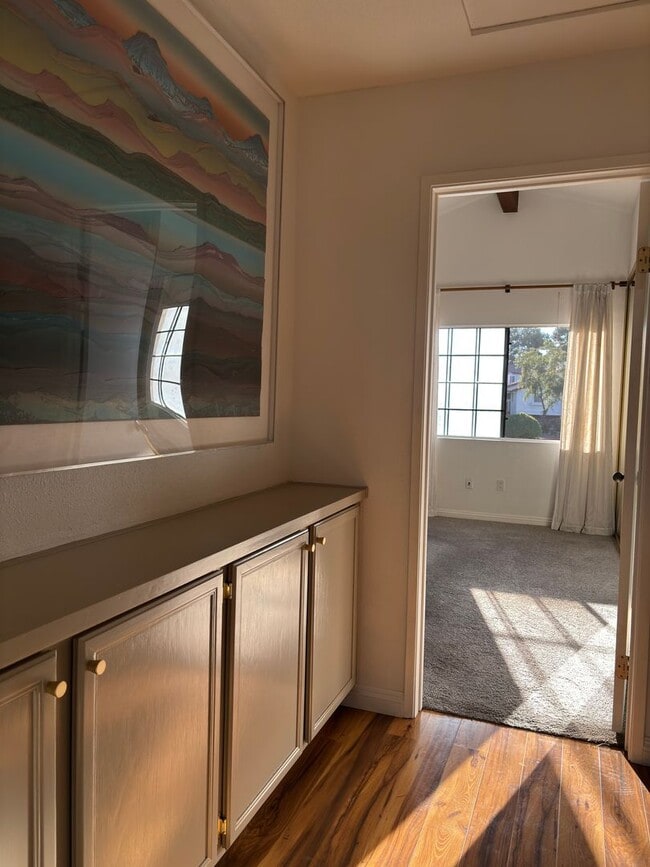 Building Photo - Spacious 3 bedrooms 3 full baths home in C...