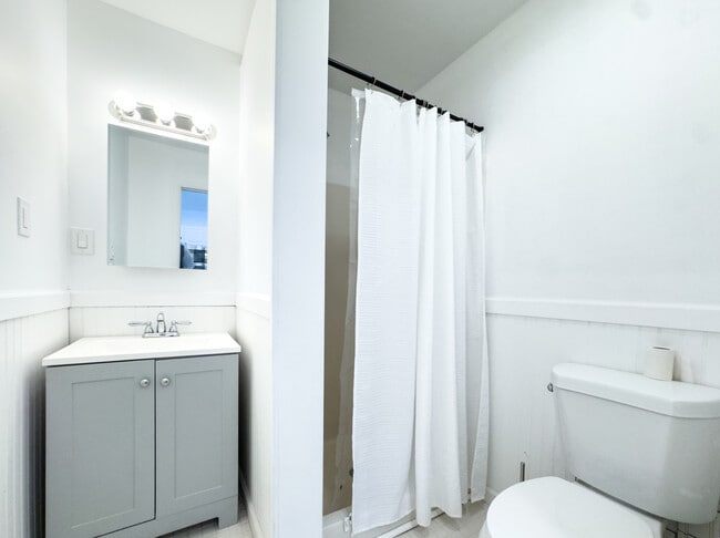 Building Photo - 1814 Newfield Ave