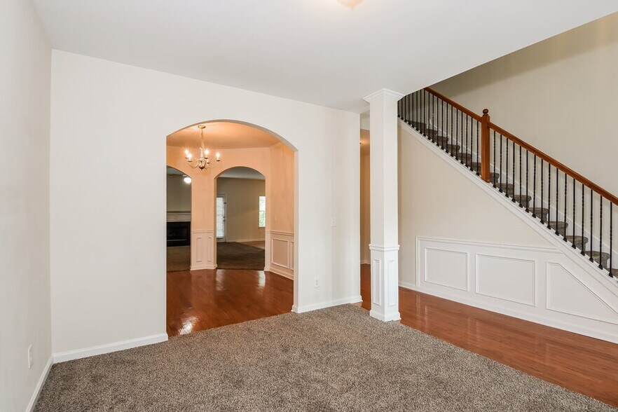 Building Photo - 4740 Hopewell Manor Dr