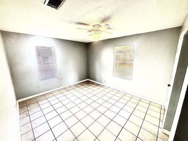 Building Photo - 3017 Fern St