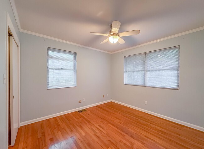 Building Photo - 2605 Lotus Dr