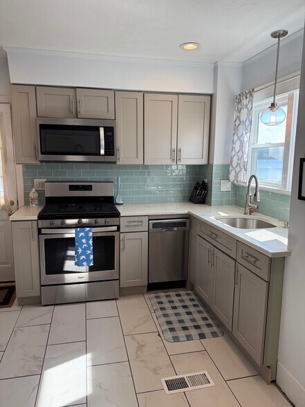 Kitchen - 143 Atlantic Ave