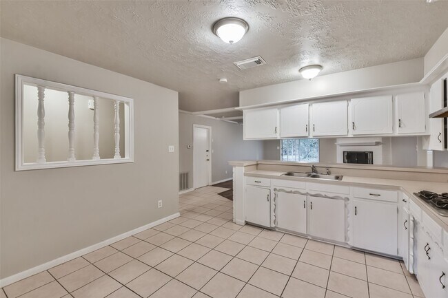 Building Photo - 25726 Timber Lakes Dr