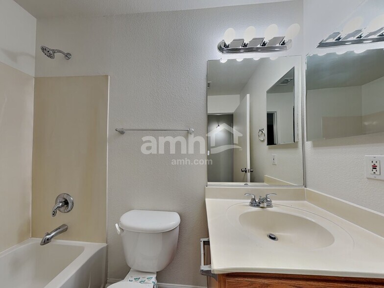 Building Photo - 12613 W Reade Ave