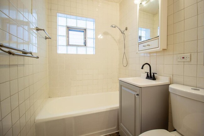 Building Photo - 212 E 142nd Pl