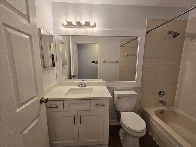 Building Photo - 717 Chilt Dr
