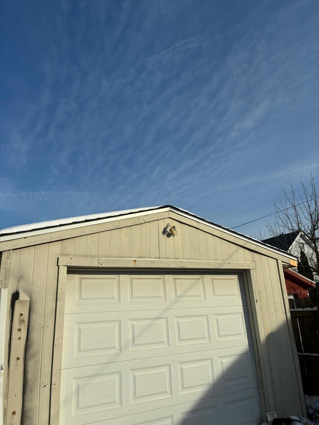 Building Photo - 2721 Woodbridge Ave