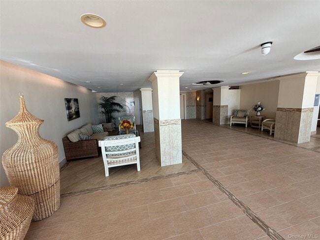 Building Photo - 1 E Broadway