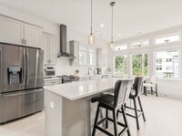 Building Photo - Elevated Lowcountry House!