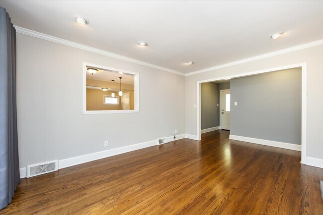 Building Photo - 5400 Farmbrook Dr