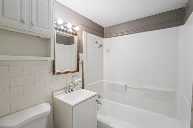 Building Photo - Charming 2 Bedroom Home in KCK! First Month Rent Free!