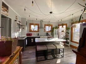 Building Photo - 217 S 4th St