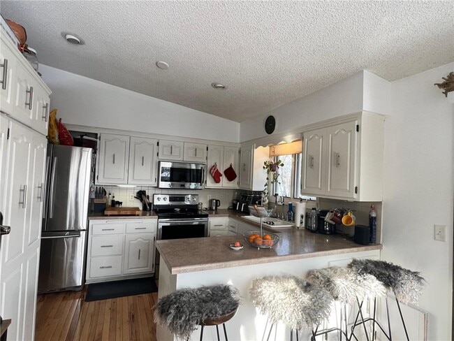 Building Photo - 520 Lake Summit Ct