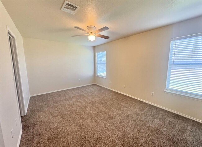 Building Photo - 110 Comal Cove