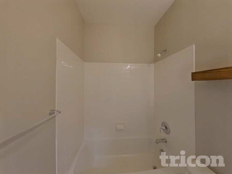 Building Photo - 6697 Cottonwood Tree Dr