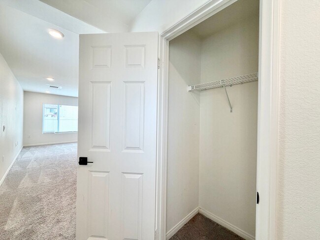 Building Photo - Move-In Ready 3 Bedroom 2.5 Bathroom Home with Loft, SOLAR & Modern Upgrades