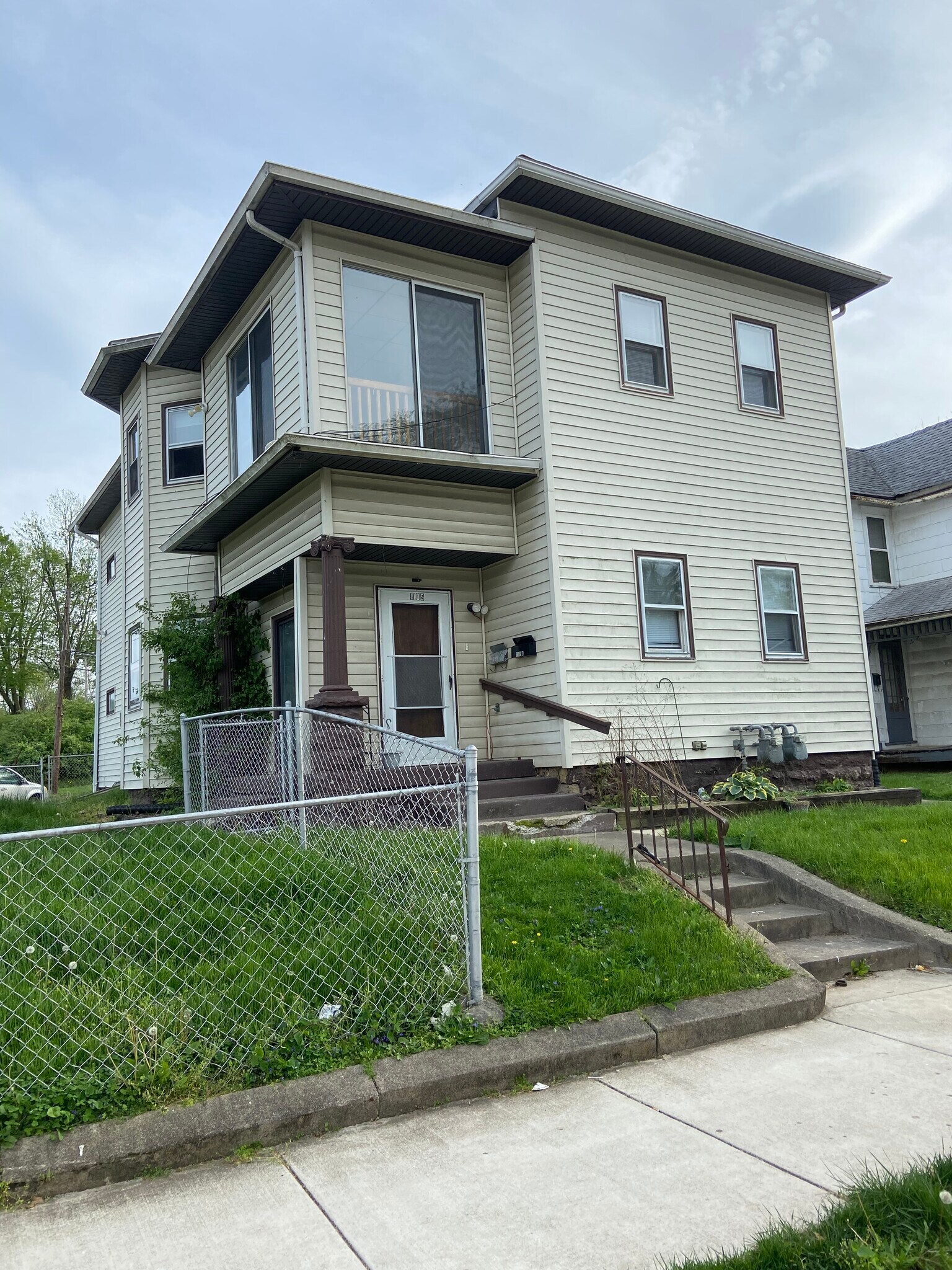 Building Photo - 1105 W High St