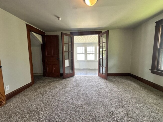 Building Photo - Four Bedroom House Available in Battle Creek!