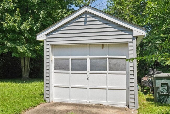 Building Photo - 1734 Hancock Ave