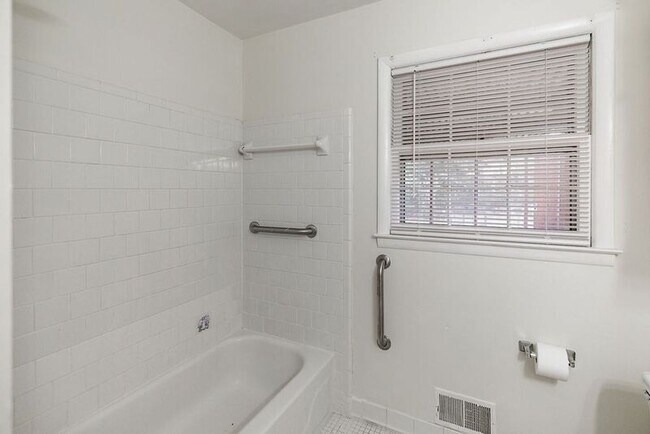 Building Photo - 162 Jockey Club Dr