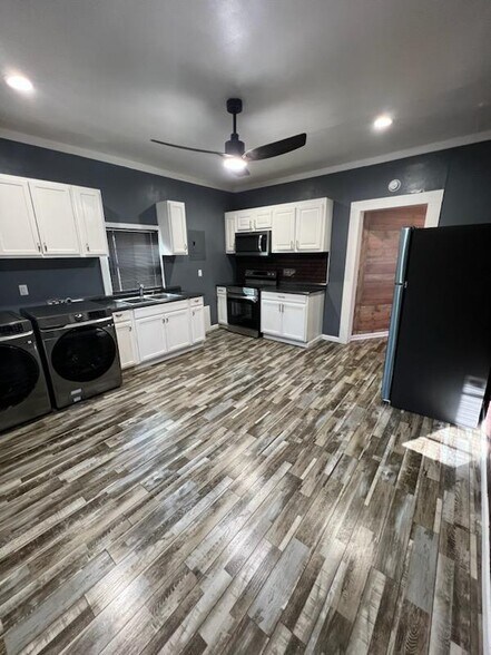 Building Photo - 211 N Layton Ave