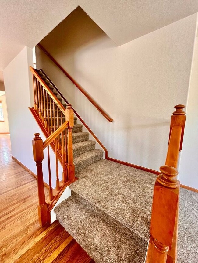 Building Photo - Beautiful 4 bed/ 3 bath Home with Office!
