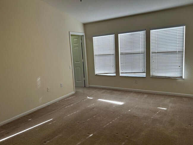 Building Photo - 3497 Shallot Dr