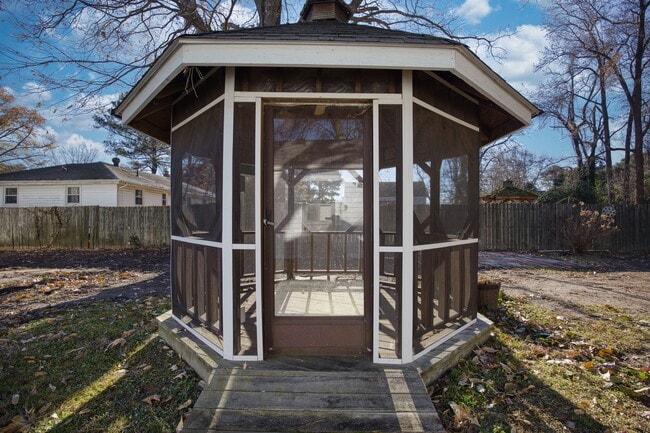 Building Photo - 2423 Shafer St